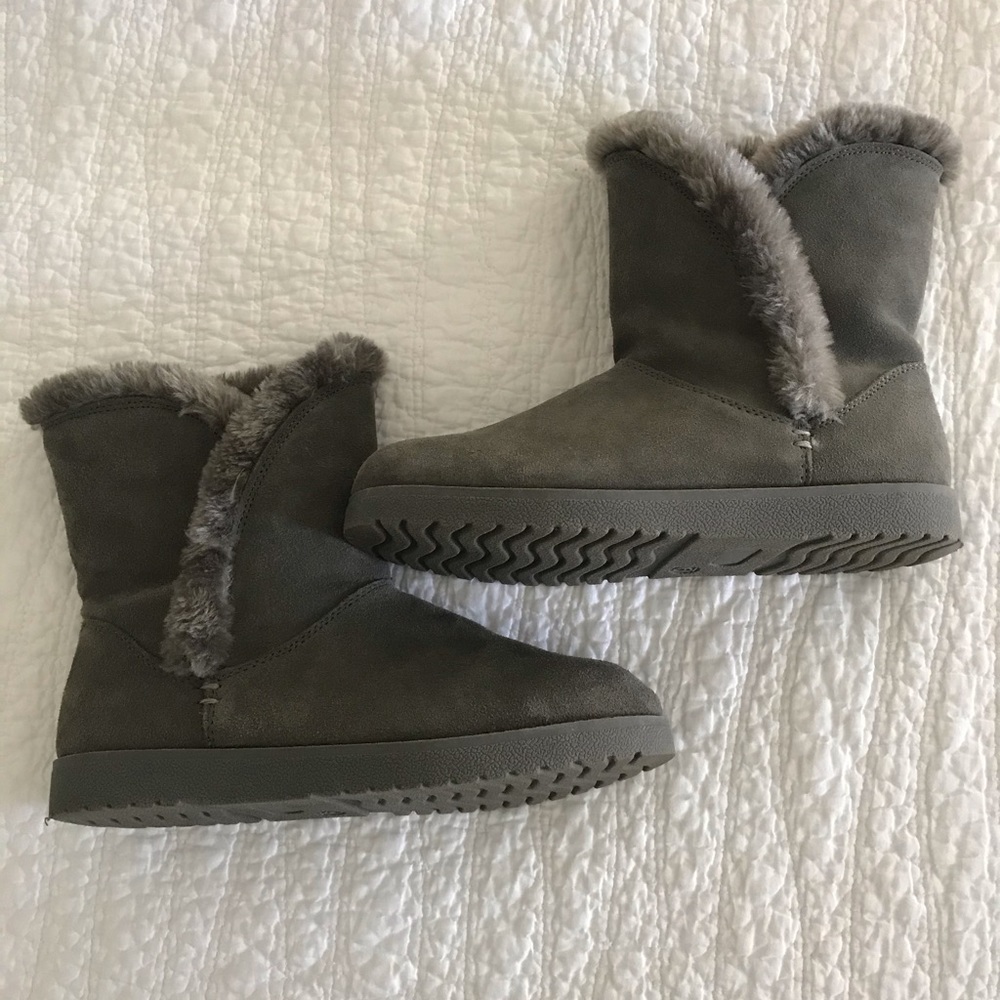 NWOT Universal Threads Winter Boots